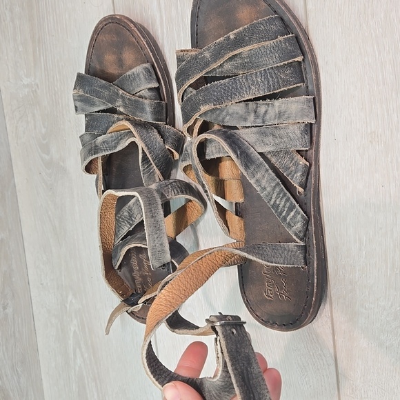 Farylrobin By Free People Women Gladiator Hobo boho Leather Sandals shoes sz 9 - Picture 3 of 10